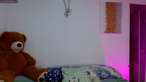 ADAMS Y NIKI online show from February 2025 03:00:02 AM