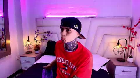 Snapshot of adamswalkerr_ chatting on February 2026 12:32:02 PM AdamsWalkerr online show from February 2026 12:32:02 PM