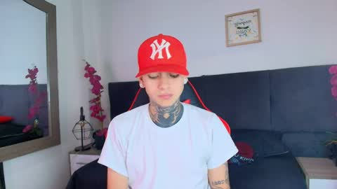 AdamsWalkerr  online show from April 2026 12:32:02 PM