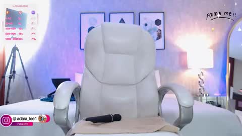 Snapshot of adara_lee chatting on February 2026 12:04:02 PM sofi online show from February 2026 12:04:02 PM