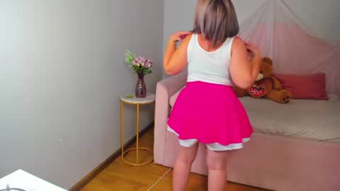AdeleRavelle online show from July 2026 06:47:02 AM