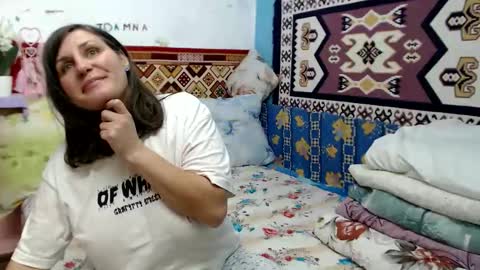 Larisa online show from November 2025 12:05:02 PM