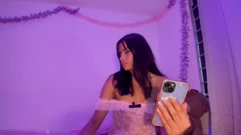 Adelle online show from November 2025 07:36:02 PM