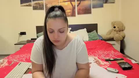 Adellineee online show from April 2026 08:47:01 PM