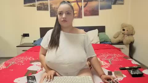 Adellineee online show from April 2026 08:59:02 PM