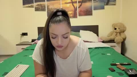 Adellineee online show from May 2026 08:48:01 PM