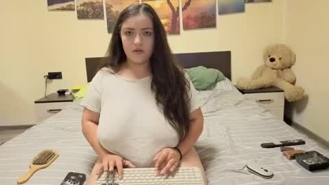 Adellineee online show from May 2026 08:47:02 PM
