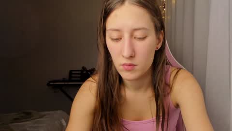 Snapshot of adellqueen chatting on December 2024 10:37:01 PM Adell online show from December 2024 10:37:01 PM