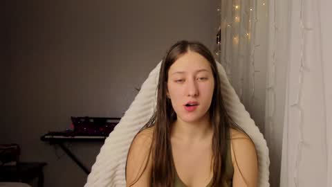 Snapshot of adellqueen chatting on January 2025 10:26:01 PM Adell online show from January 2025 10:26:01 PM