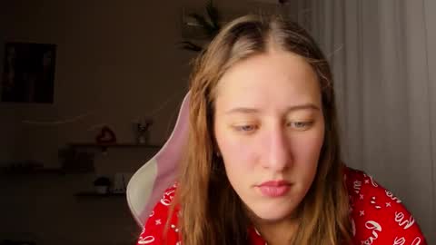 Snapshot of adellqueen chatting on September 2025 09:40:02 PM Adell online show from September 2025 09:40:02 PM