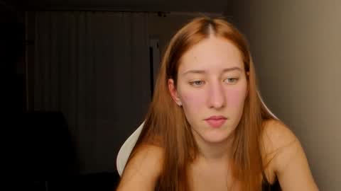 Snapshot of adellqueen chatting on November 2025 10:32:02 PM Adell online show from November 2025 10:32:02 PM