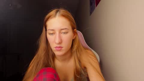 Snapshot of adellqueen chatting on December 2025 10:39:02 PM Adell online show from December 2025 10:39:02 PM