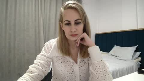 Snapshot of adellynrose chatting on April 2026 06:05:01 PM Adellyn online show from April 2026 06:05:01 PM