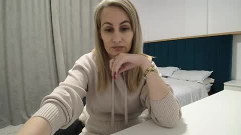 Snapshot of adellynrose chatting on May 2026 06:12:02 PM Adellyn online show from May 2026 06:12:02 PM