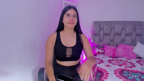 Snapshot of adhara__evanss chatting on November 2025 05:04:02 PM online show from November 2025 05:04:02 PM