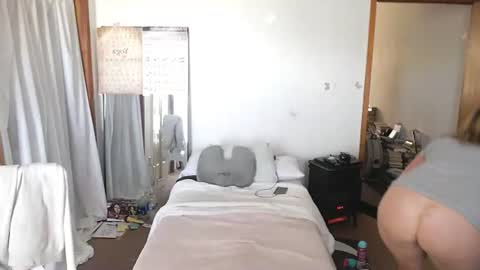 Snapshot of adorable22 chatting on November 2025 06:30:01 PM adorable22 online show from November 2025 06:30:01 PM