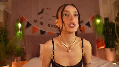 adoracortes online show from October 2025 05:11:02 AM