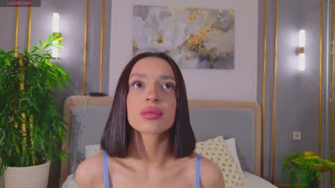 adoracortes online show from May 2026 05:01:02 AM