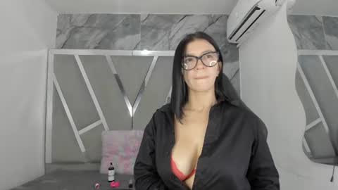 Adoraht online show from June 2026 02:04:01 PM