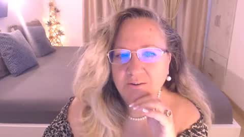 Cryna online show from September 2025 04:35:02 AM