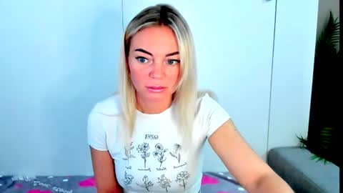Snapshot of adriana_coy_ chatting on June 2026 11:09:01 AM Adriana online show from June 2026 11:09:01 AM