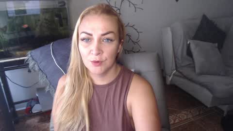 Snapshot of adrianapdes chatting on January 2025 12:43:01 PM Adriana Paredes online show from January 2025 12:43:01 PM