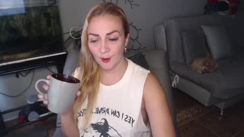 Snapshot of adrianapdes chatting on February 2025 08:58:01 PM Adriana Paredes online show from February 2025 08:58:01 PM