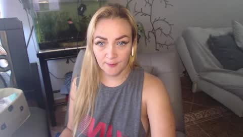 Snapshot of adrianapdes chatting on March 2025 12:09:02 PM Adriana Paredes online show from March 2025 12:09:02 PM