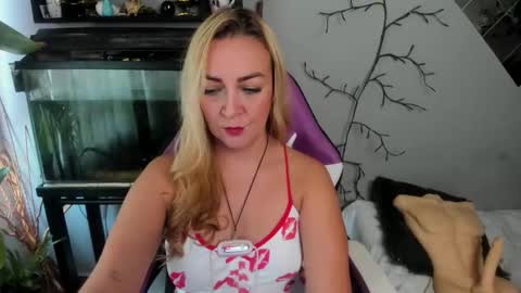 Snapshot of adrianapdes chatting on September 2025 12:59:02 PM Adriana Paredes online show from September 2025 12:59:02 PM