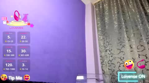 adriannalyly online show from October 2025 04:38:01 PM