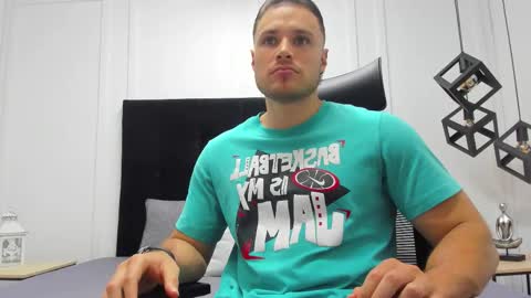 Adrein Roche online show from September 2025 12:32:02 AM