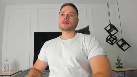 Adrein Roche online show from October 2025 09:35:02 PM