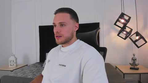 Adrein Roche online show from November 2025 10:52:01 PM