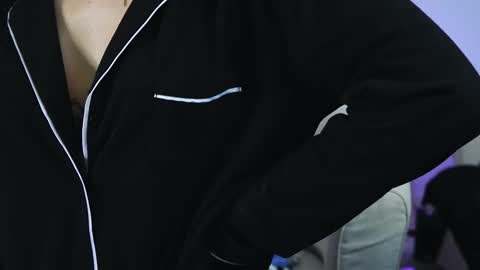 Aelia online show from November 2025 05:02:01 AM