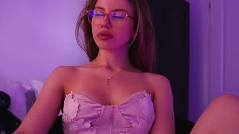 Snapshot of aelia_anara chatting on June 2026 05:09:02 AM Aelia online show from June 2026 05:09:02 AM