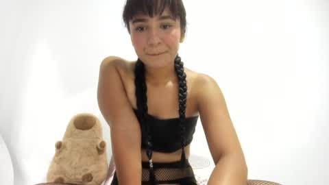 Pau  online show from July 2026 09:12:01 PM