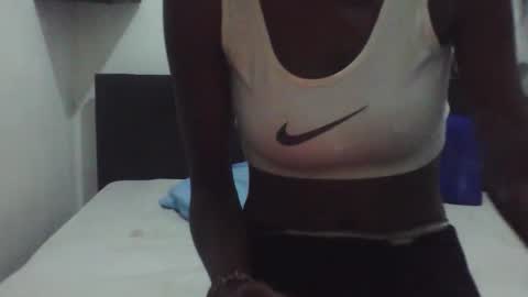 Snapshot of african_beauties chatting on February 2026 03:05:02 AM Mia Friends online show from February 2026 03:05:02 AM