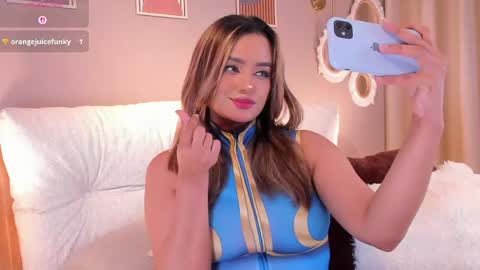Snapshot of agata_laurent_ chatting on May 2026 01:46:01 AM Agata Lauret online show from May 2026 01:46:01 AM