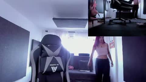 Agata Collinss online show from July 2026 10:27:02 PM