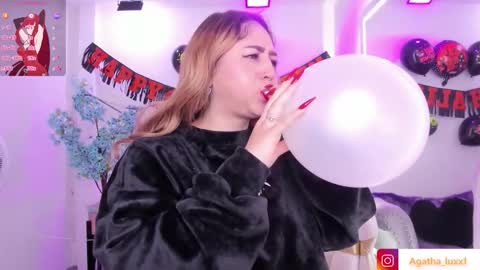 Snapshot of agatha_luxx chatting on October 2025 12:50:02 PM Agatha online show from October 2025 12:50:02 PM