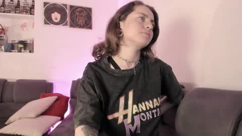 Camila     2 online show from April 2026 12:34:01 AM