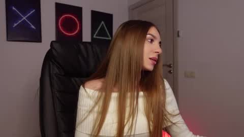 Agelina Lilly Laura online show from February 2025 02:01:01 PM