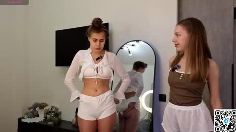 Monica and Bella online show from June 2026 06:39:01 AM