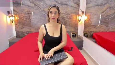 agnes_02 online show from May 2026 11:38:01 AM