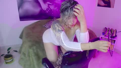 Snapshot of agnes_blackmore chatting on December 2024 04:25:01 AM Lily online show from December 2024 04:25:01 AM