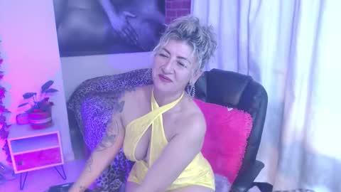Snapshot of agnes_blackmore chatting on September 2025 02:44:02 AM Lily online show from September 2025 02:44:02 AM
