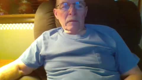 aguynrkfrd online show from December 2024 10:08:01 AM