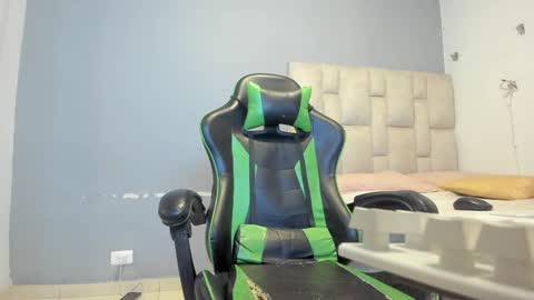 karoline  online show from February 2025 02:07:02 AM