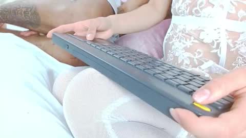 aiilynsmiith online show from October 2025 08:48:02 AM