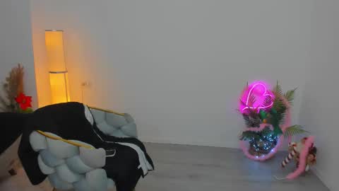 Snapshot of aileen_stone chatting on December 2025 04:23:02 PM Aileen online show from December 2025 04:23:02 PM